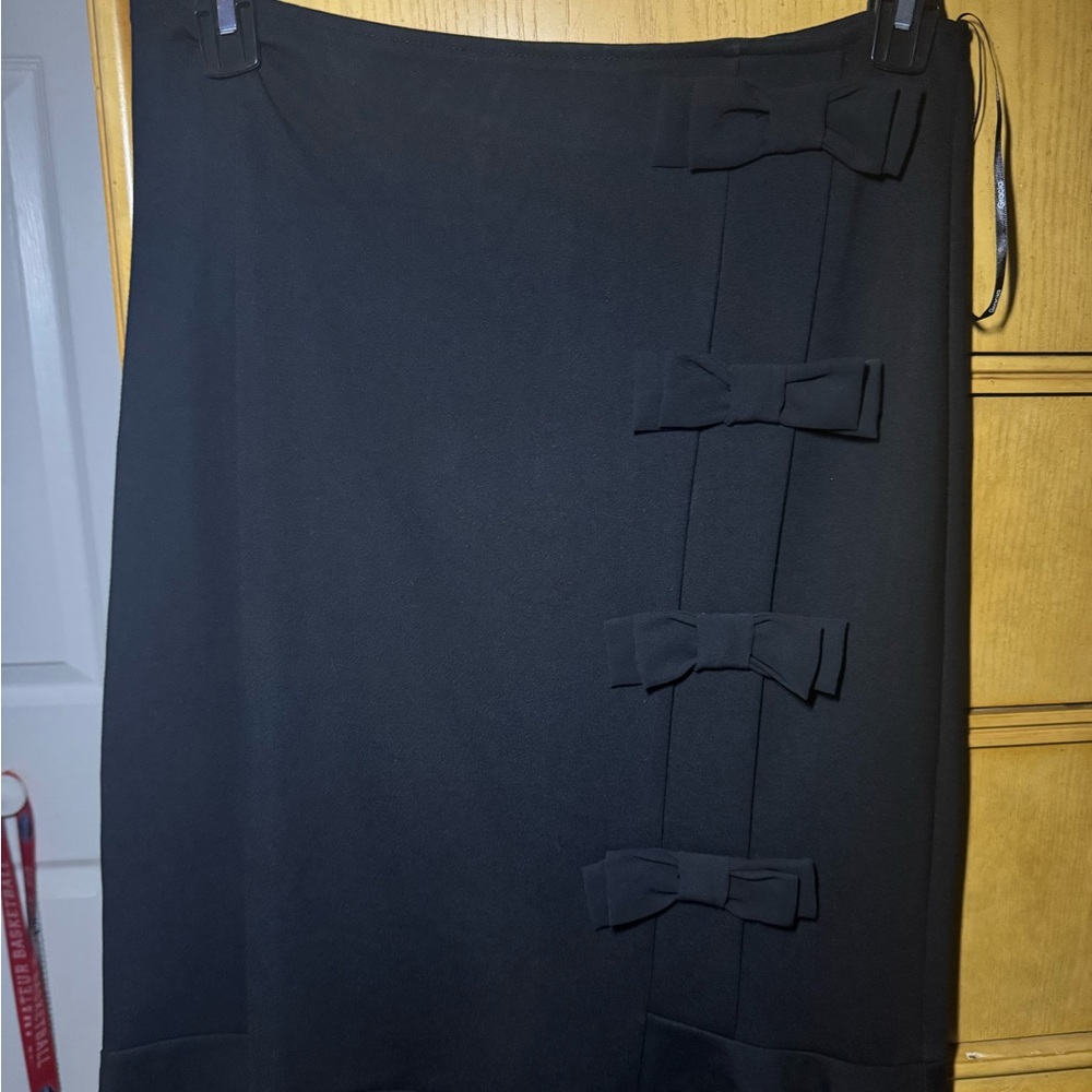 Gracia Black Fluted Ruffle Hem Skirt with Bows